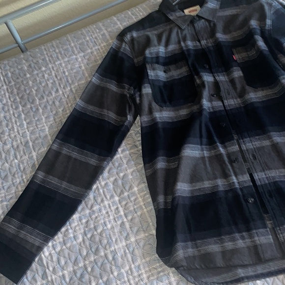 Mens Levi’s (M) grey/black flannel - Picture 2 of 4